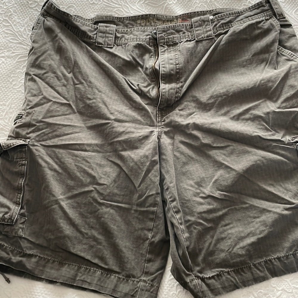 Eddie Bauer mens cargo shorts
